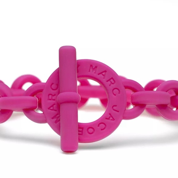 Marc By Marc Jacobs Pop Pink Turnlock Rubber Stretch Bracelet - Picture 6 of 6